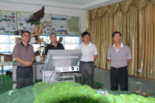 市政协副主席李盈奕调研大老岭林业科研工作