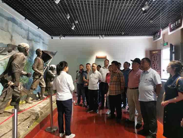 大老岭管理局赴洪湖开展主题党日活动