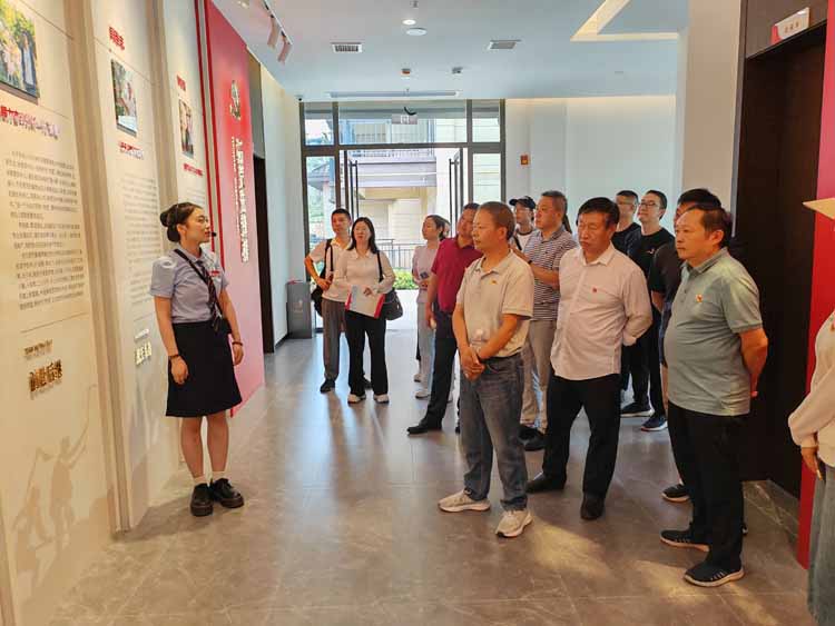 党建引领谋发展 考察学习促提升