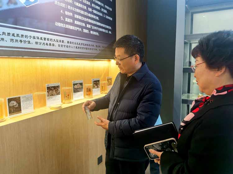 大老岭管理局到市农科院考察学习