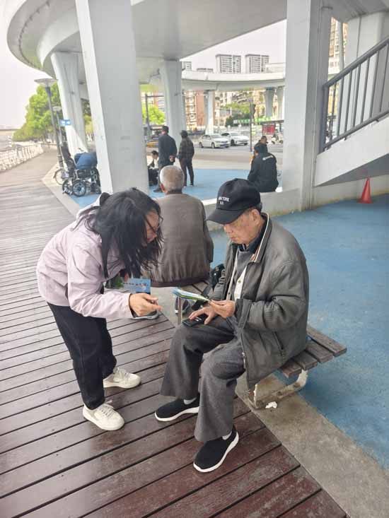 羽翼科普进公园 爱鸟护绿筑家园